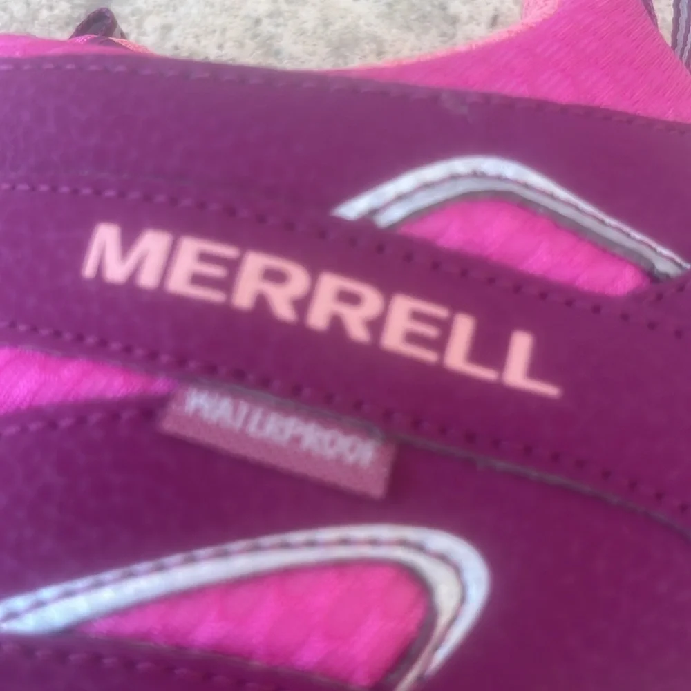 Merrell core Chameleon 7 Access  Mid Waterproof Girls Pink Hiking Boot Size 3.5